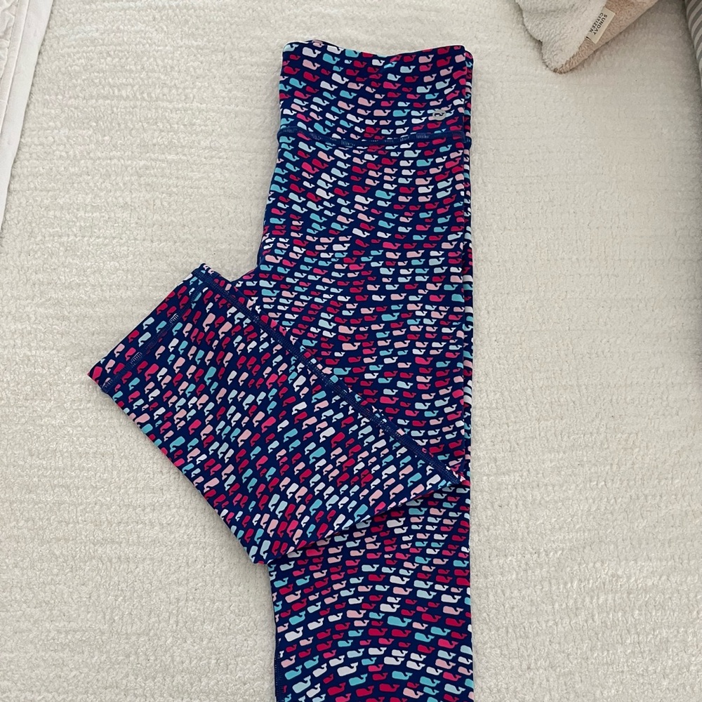 SOLD—Vineyard vines whale print leggings size Medium